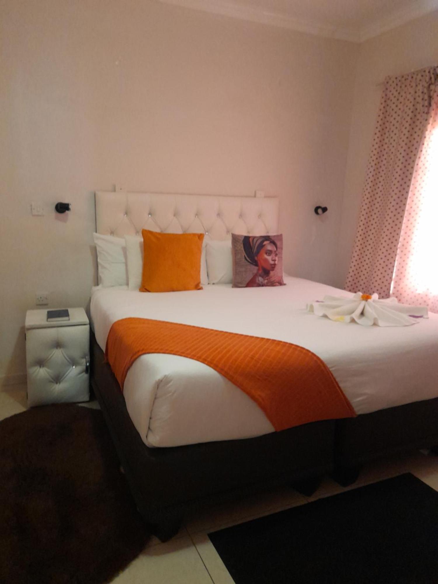 Rest & Digest Bed & Breakfast Serowe Bagian luar foto