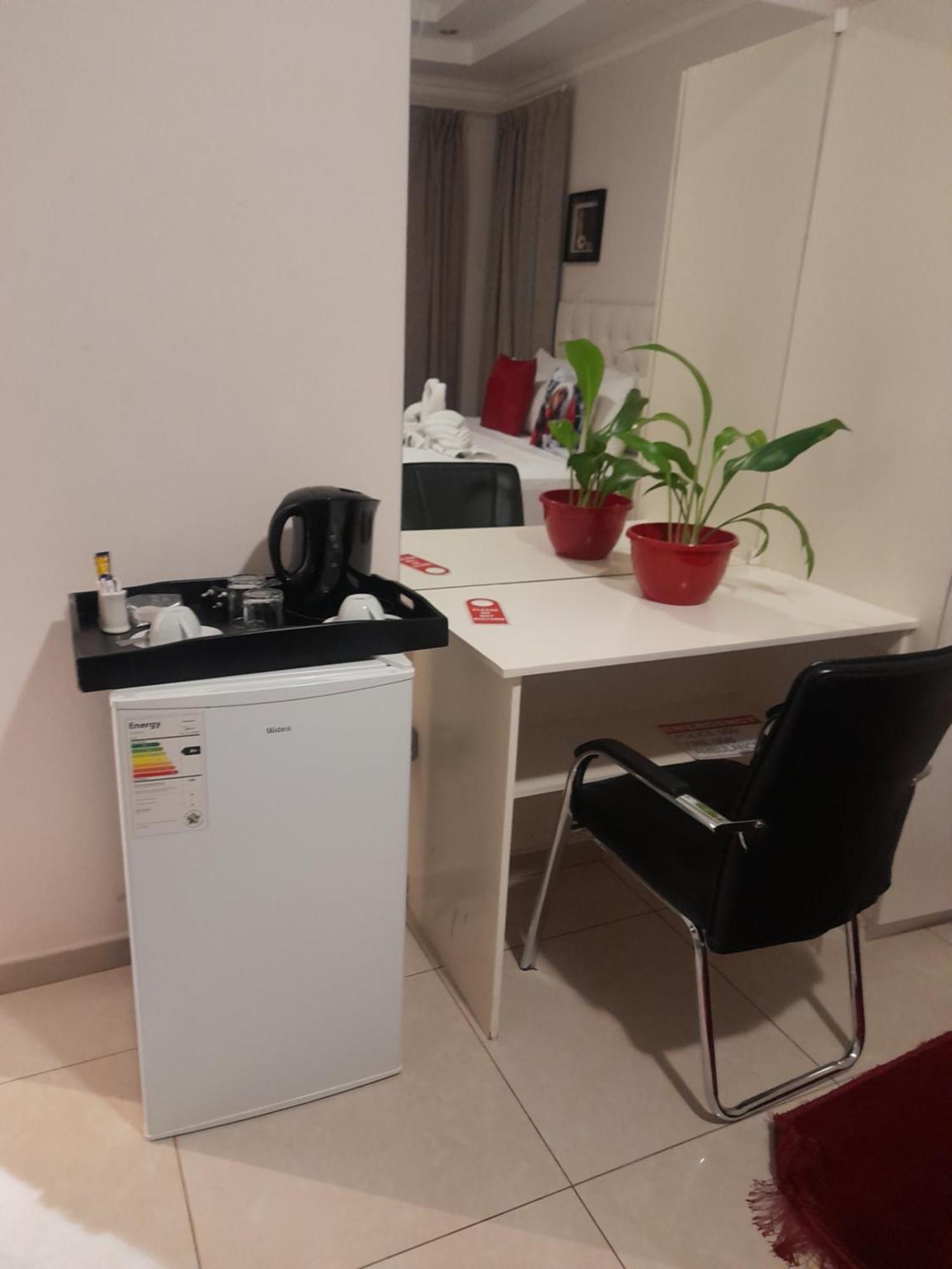 Rest & Digest Bed & Breakfast Serowe Bagian luar foto