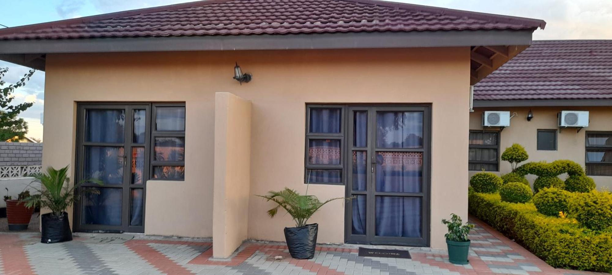 Rest & Digest Bed & Breakfast Serowe Bagian luar foto